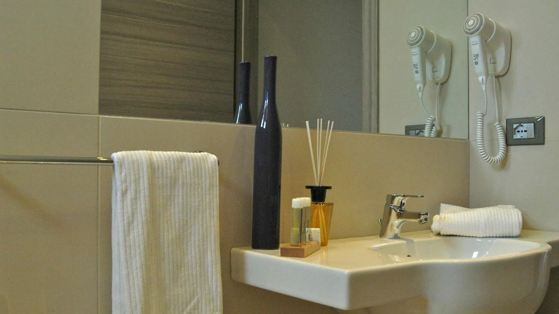 **** Aparthotel Prada' Home Eco Suites Bardolino Italy